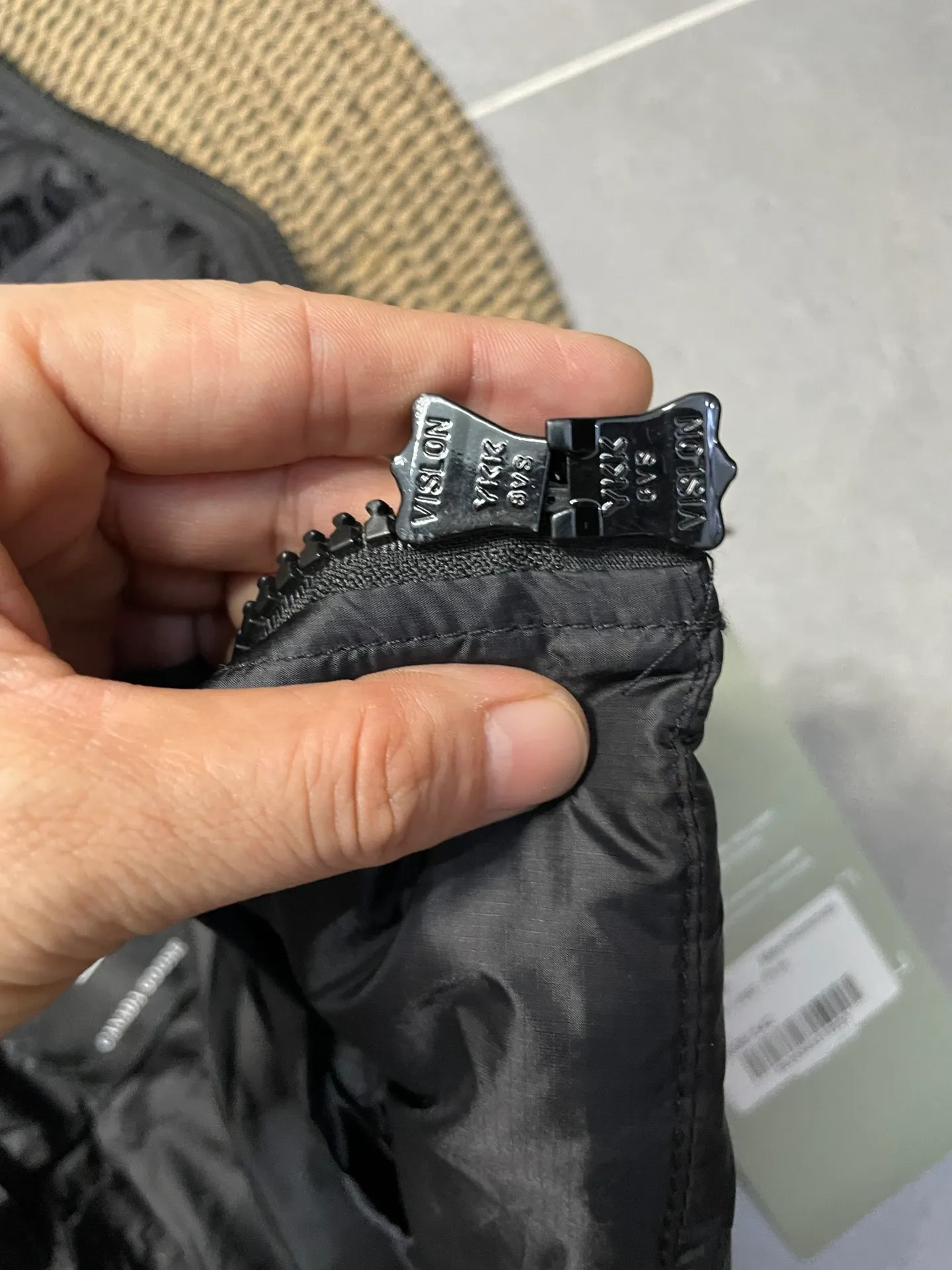 P560 Canadian brand CanadaGoose men's and women's CROFTON lightweight down vest 2229M DWR water-repellent treatment WindWall windproof fabric 700 fleece filling original mold opening details one to one production The upper body effect is stunning Exclusively available on the Xiaohongshu purchasing platform The highest version on the market Size: XS S M L XL XXL